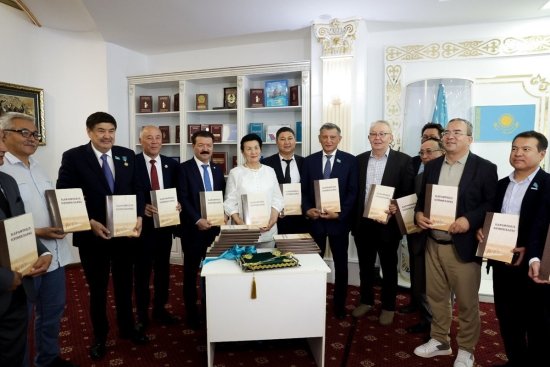 Астана күні мерекесіне орай Ұлттық академиялық кітапханада қала тарихын арқау еткен маңызды іс-шара өтті. Тарих ғылымдарының докторы, профессор Жамбыл  Артықбаевтың «Қараөткел құпиялары» атты тарихи-танымдық кітабының тұсаукесері өтті.