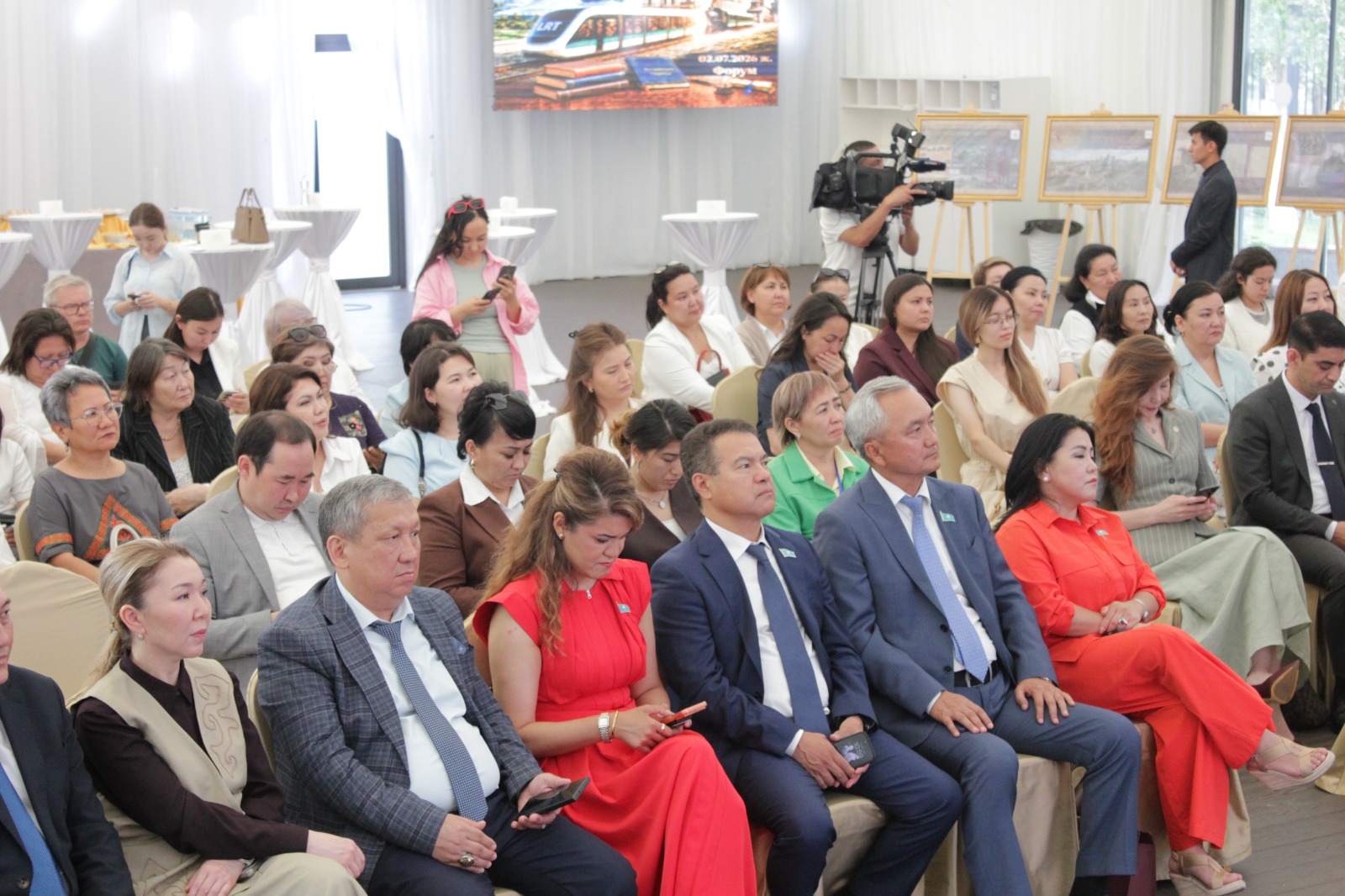 Архивтік құжаттар мен кітаптар көрмесі